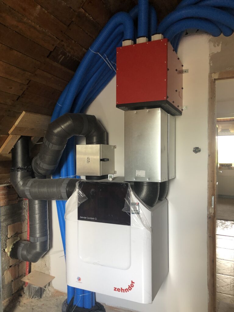 Zehnder Q350 felszerelve, osztódobozzal és hangtompítóval